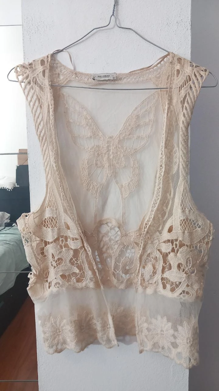 Gilet beige en dentelle / crochet Pull & Bear – Taille M | Colete bege rendado